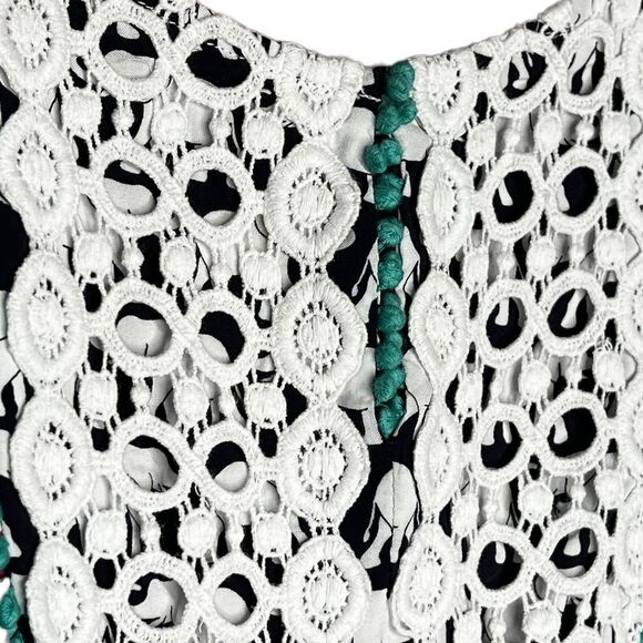 Crown & Ivy Top - Picture 3 of 7